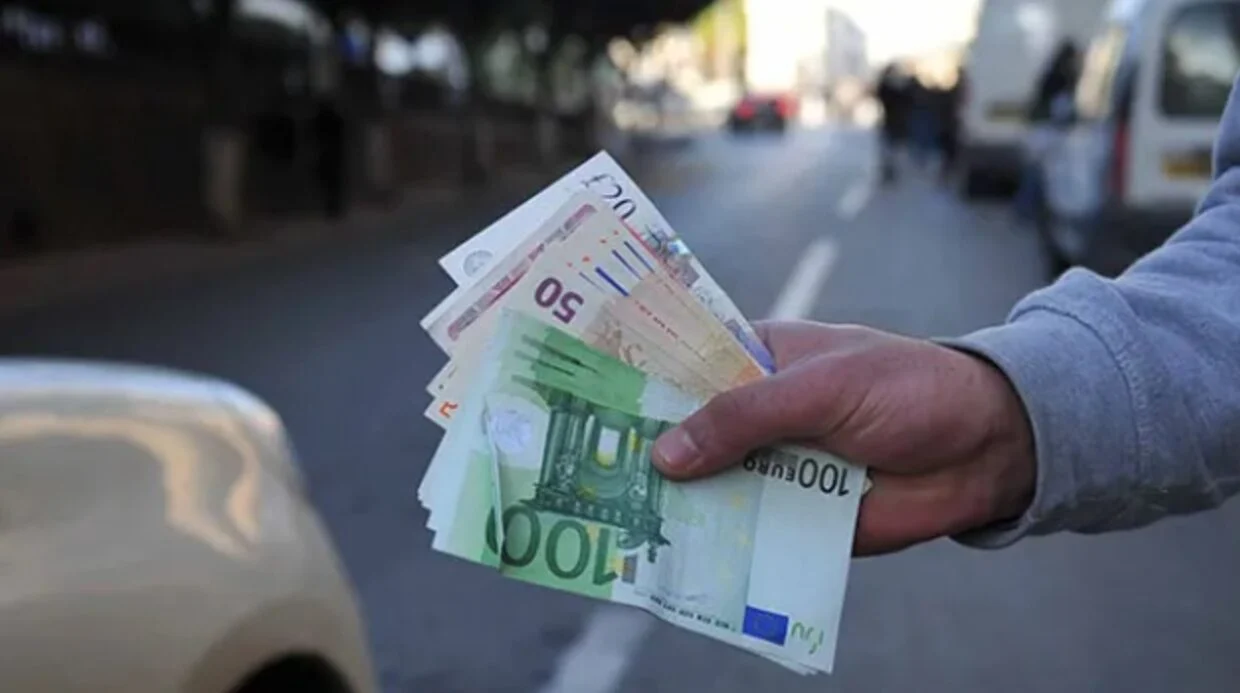 Taux de change en Algérie : Le prix de 100€ en DZD sur le marché noir ce 29 novembre 2024 Taux de change : La valeur de 1000€ en DZD à Banque d’Algérie et sur marché informel ce 27 novembre 2024