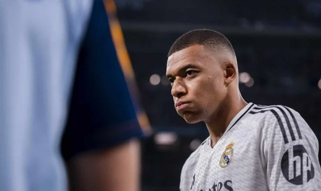 Karim Benzema vide son sac sur Kylian Mbappé : "Mbappé n'est pas un joueur n°9" Karim Benzema vide son sac sur Kylian Mbappé : "Mbappé n'est pas un joueur n°9"