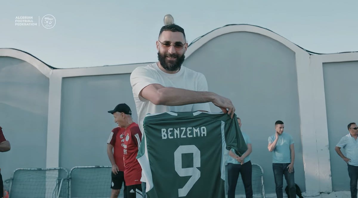 Karim Benzema craque face à une nouvelle polémique sur ses origines Karim Benzema et le maillot algérien : un geste fort qui enflamme la toile !