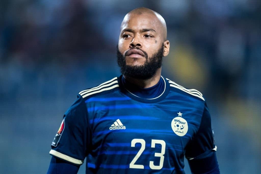 Coup de génie ! La parade exceptionnelle de Raïs Mbolhi face à Akbou Coup de génie : la parade exceptionnelle de Raïs Mbolhi face à Akbou