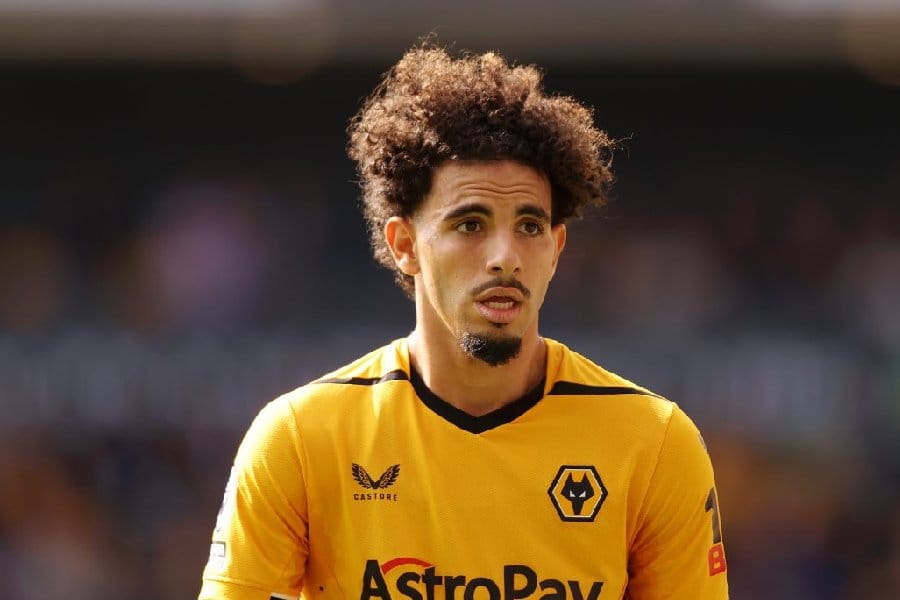 Rayan Aït Nouri, le défenseur algérien le plus décisif en Premier League Rayan Aït Nouri, le défenseur algérien le plus décisif en Premier League
