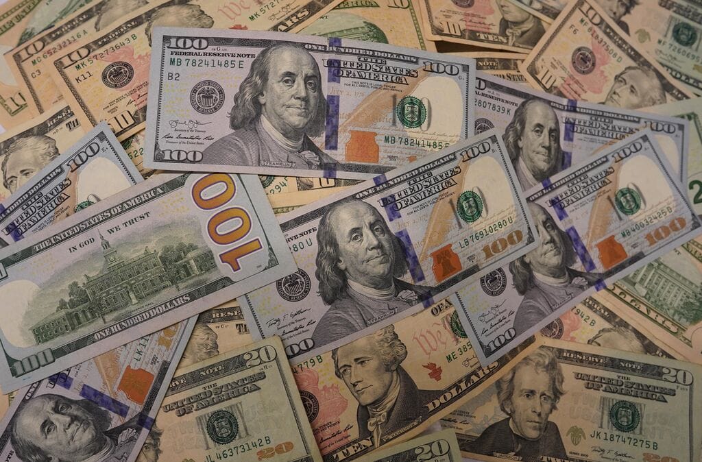 Taux de change en Algérie : la valeur de 100 € en DZD sur le marché noir ce 7 Février 2025 dollar américain