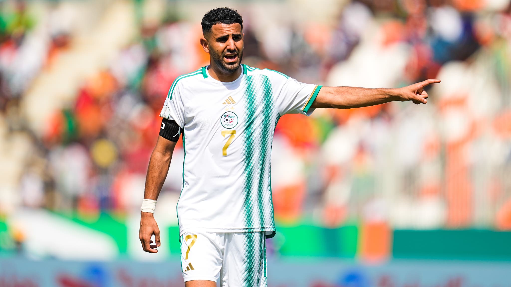 Mahrez surprend les fans avec un message fort pour l’Algérie Mahrez surprend les fans avec un message fort pour l’Algérie