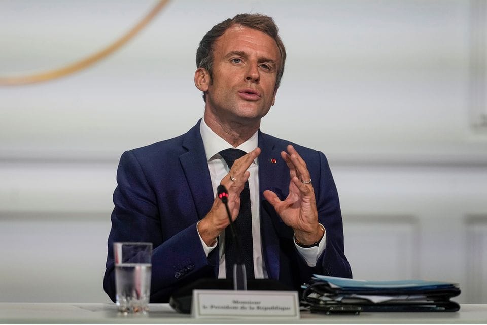 Crise diplomatique Algérie-France : Emmanuel Macron plaide pour l’apaisement