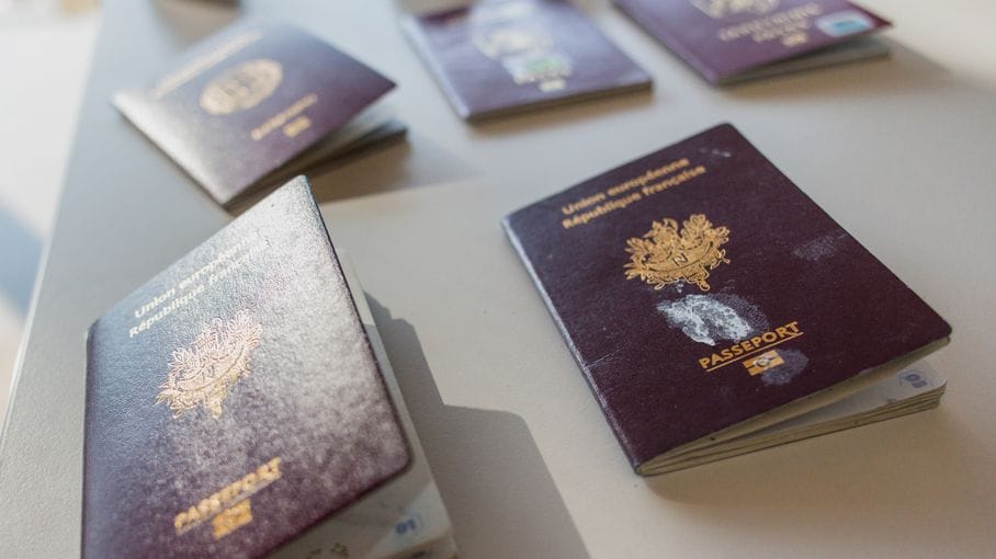 Titre de séjour en France : 500 euros ! Un réseau de fraude démantelé