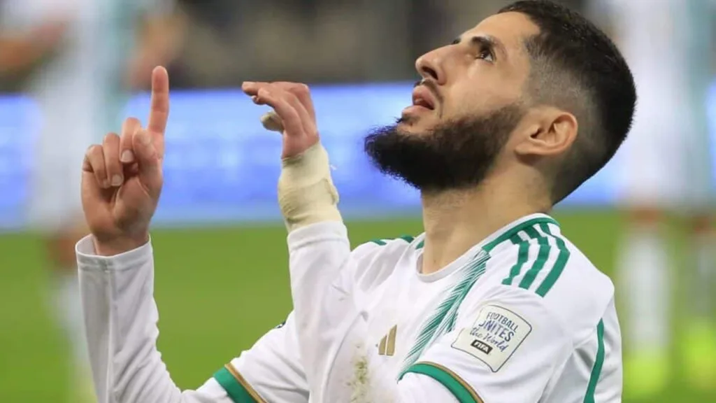 Islam Slimani claque une réponse forte aux critiques algériennes Yassine Benzia choque l’Europe : l’Algérien plie bagage pour l’Arabie Saoudite !