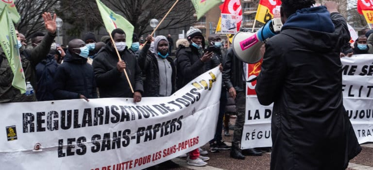 18 avril : Éclatement d'une révolte de sans-papiers à Saint-Denis Sans-papiers en colère en France : la révolte éclate devant la sous-préfecture de Saint-Denis ce 18 avril !