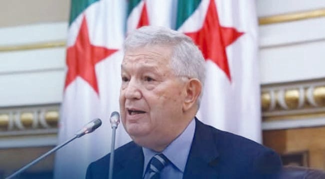 Azouz Nasri fustige la France : premier discours, un message brutal à Paris ! Azouz Nasri fustige la France : premier discours, un message brutal à Paris !