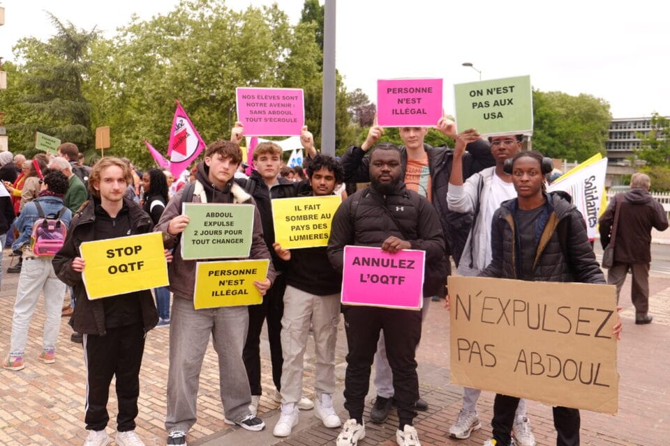 Essonne : forte mobilisation contre le traitement des étrangers, les OQTF visent des lycéens scolarisés Essonne : forte mobilisation contre le traitement des étrangers, les OQTF visent des lycéens scolarisés