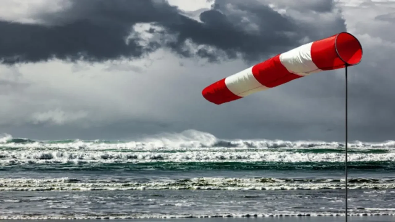 Alerte rouge jusqu’au 30 juillet : des vagues de 2,5 mètres menacent les côtes selon l’ONM Alerte rouge jusqu’au 30 juillet : des vagues de 2,5 mètres menacent les côtes selon l’ONM