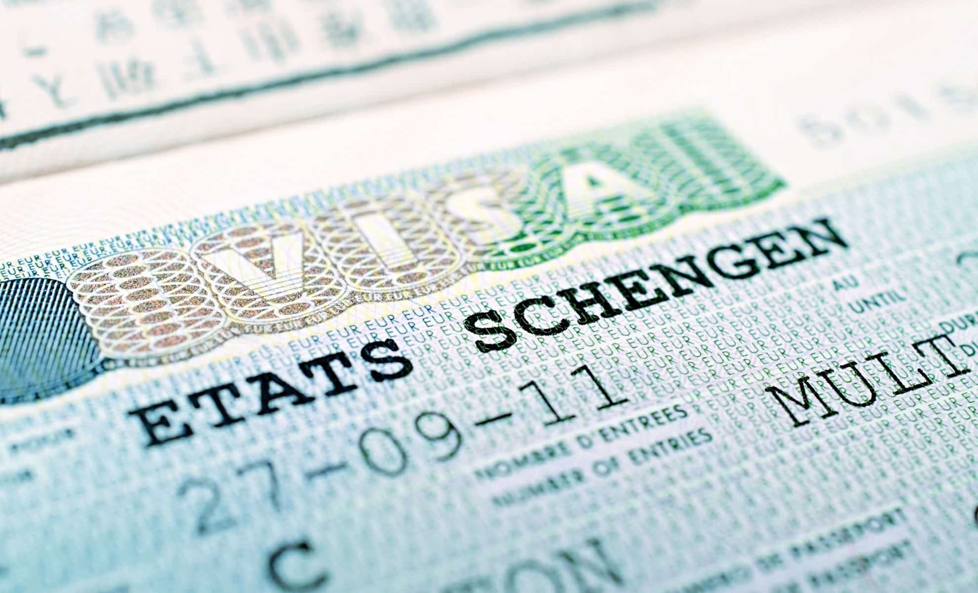 Visa Schengen : le juteux marché noir en Algérie dévoilé Visa France 2025 : pourquoi les délais explosent chez Capago ?