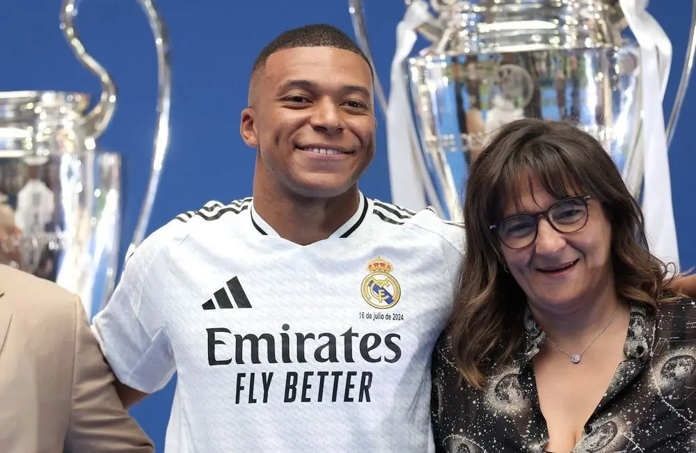 Fayza Lamari révèle la vie hors normes de Kylian Mbappé Fayza Lamari révèle la vie hors normes de Kylian Mbappé