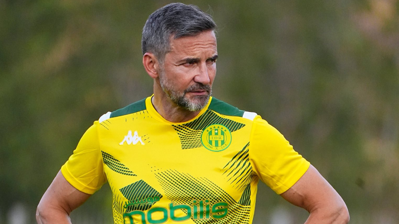 Victoire de la JS Kabylie : Analyse de Zinnbauer et avenir de l'équipe Victoire de la JS Kabylie : Analyse de Zinnbauer et avenir de l'équipe