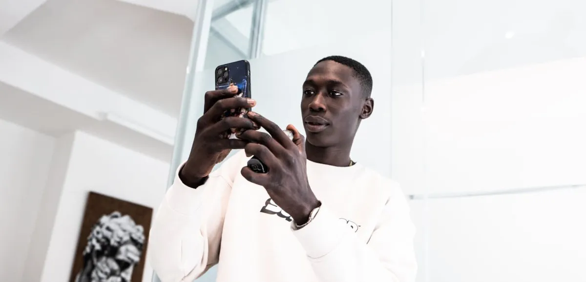 Khaby Lame à Alger : la star de TikTok et ambassadeur de l’UNICEF fait sensation