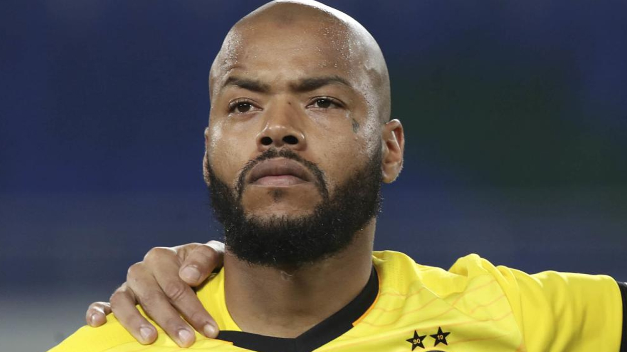 Mbolhi réagit après son exclusion de l’équipe d’Algérie Mbolhi