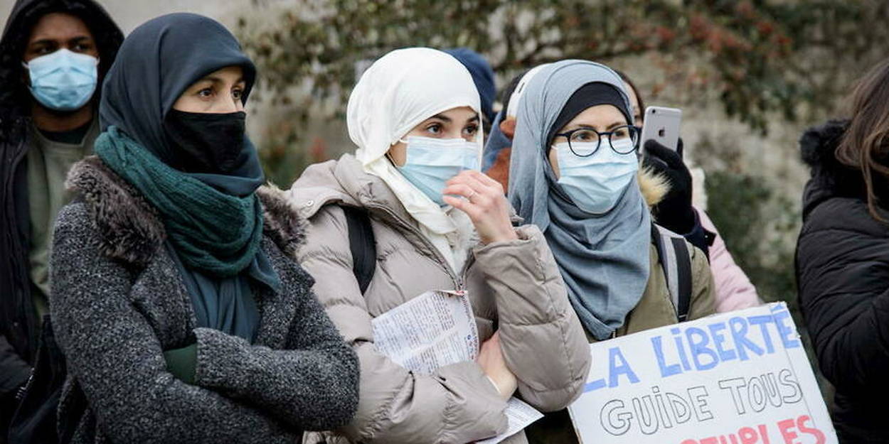 Affiche voilée de Nacera : la polémique qui secoue la France Affiche voilée de Nacera : la polémique qui secoue la France