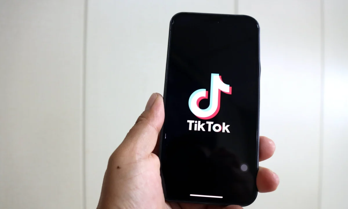 Fausse arme sur TikTok : arrestation choc à Algérie Fausse arme sur TikTok : arrestation choc à Algérie