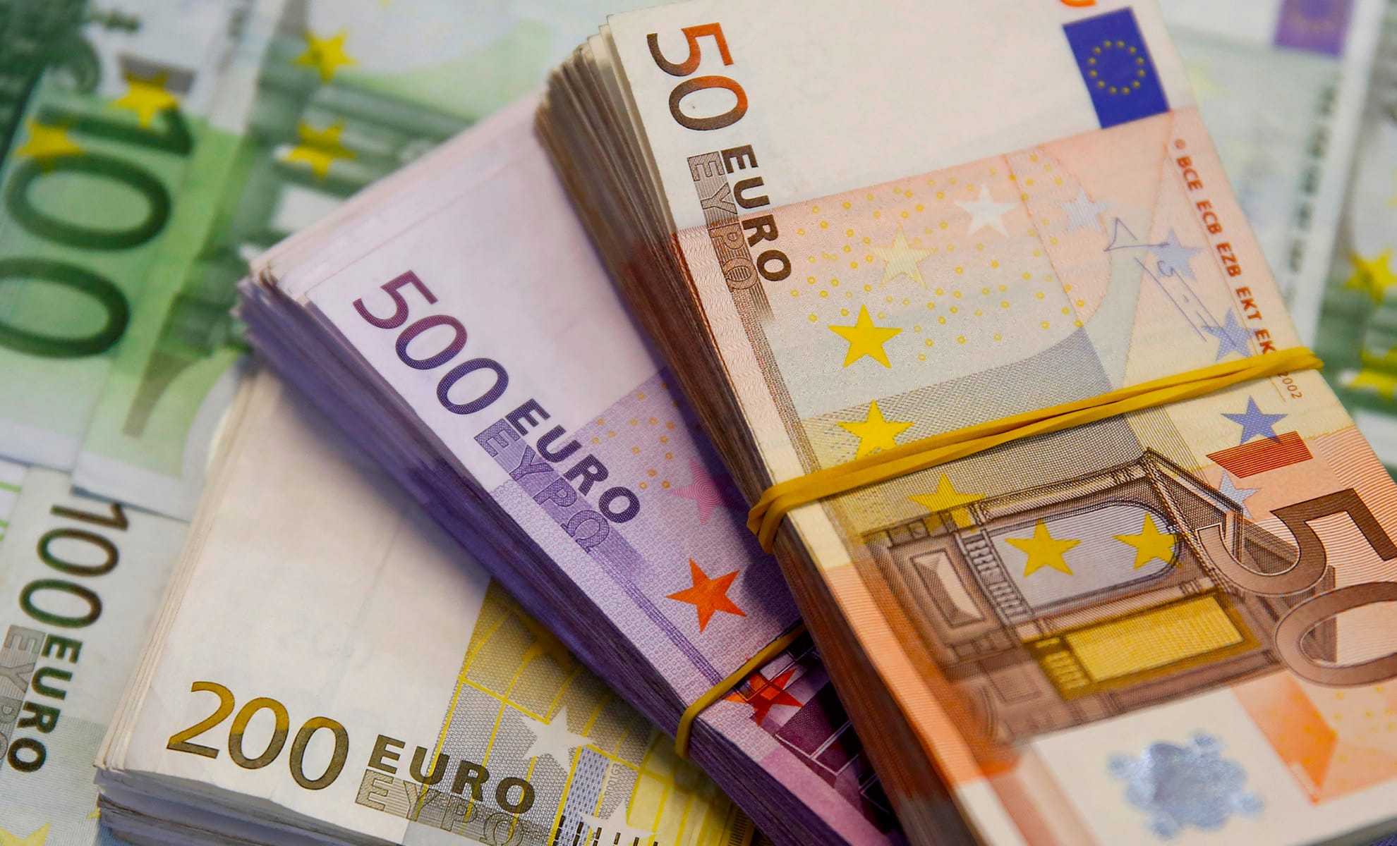 Découverte choc : 800 000 € saisis sur un Algérien en France
