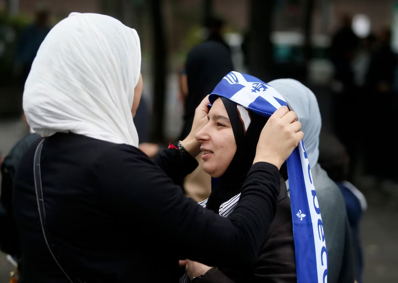 Le Québec bannit le voile à l’école et crée la polémique