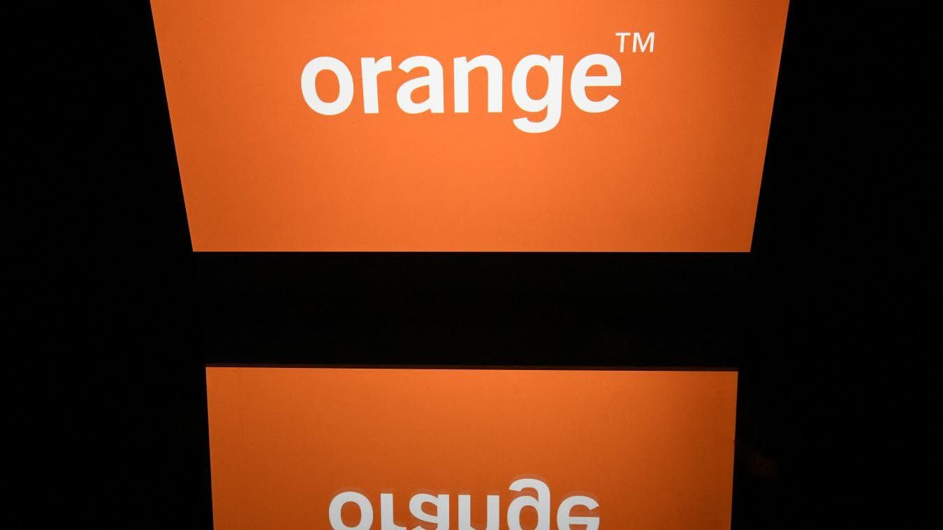 Logo Orange sur fond orange, symbole de la réforme de 2025.