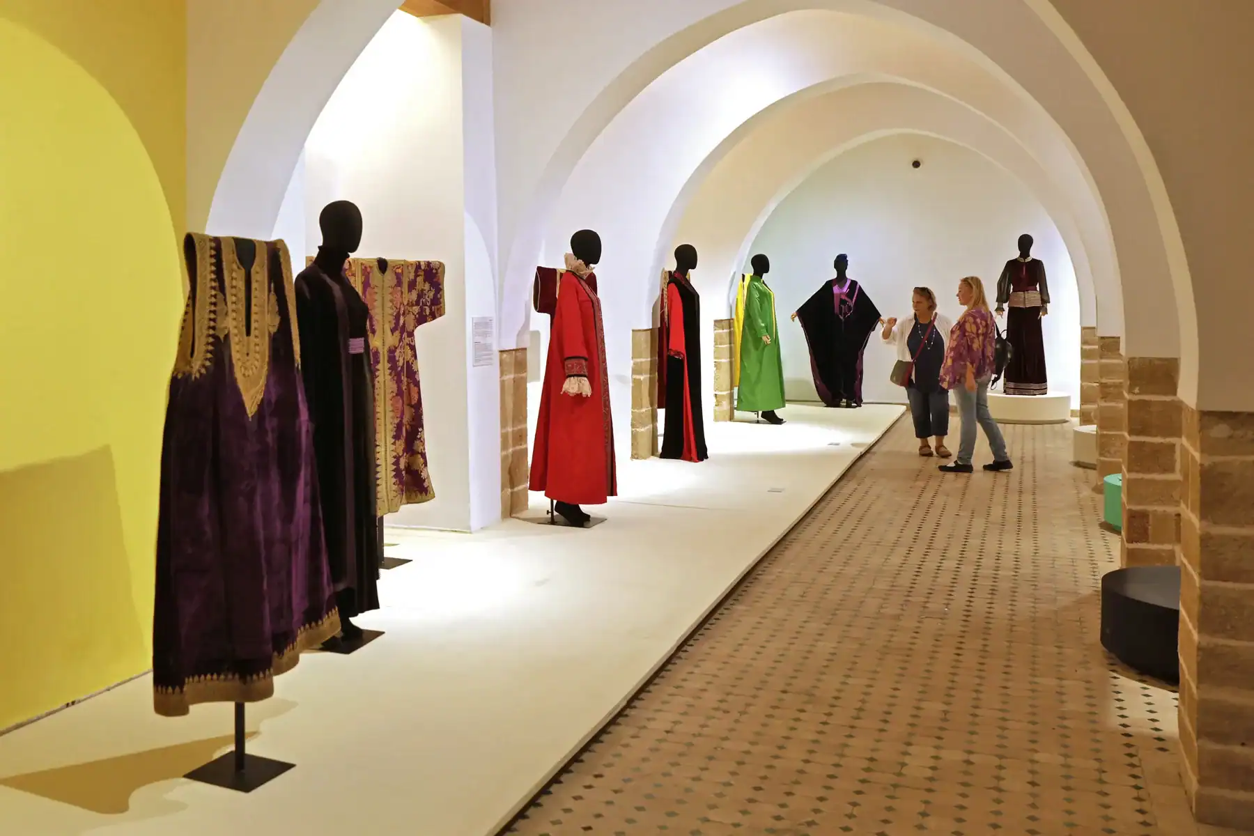 Caftan marocain vs algérien : qui domine vraiment ?