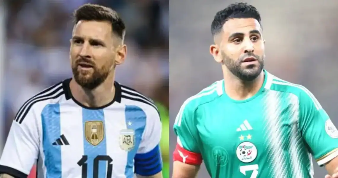 Deux joueurs de football, Argentine et Algérie, lors d'un match.