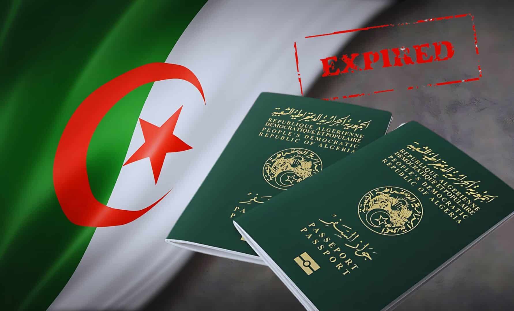 Passeports algériens expirés sur drapeau national d'Algérie.