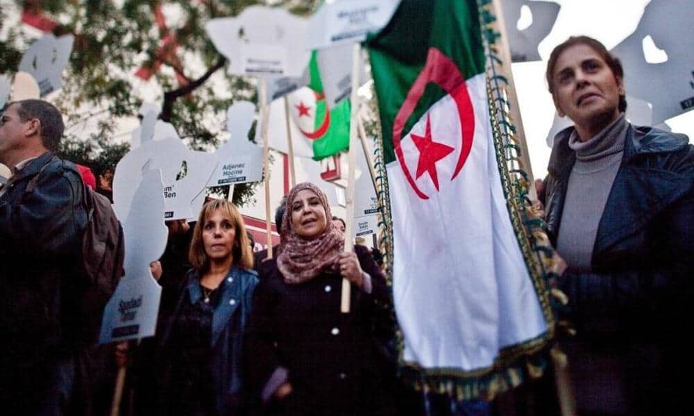 Régularisation des sans-papiers : ce qui change pour les Algériens de l’étranger Régularisation des sans-papiers : ce qui change pour les Algériens de l’étranger