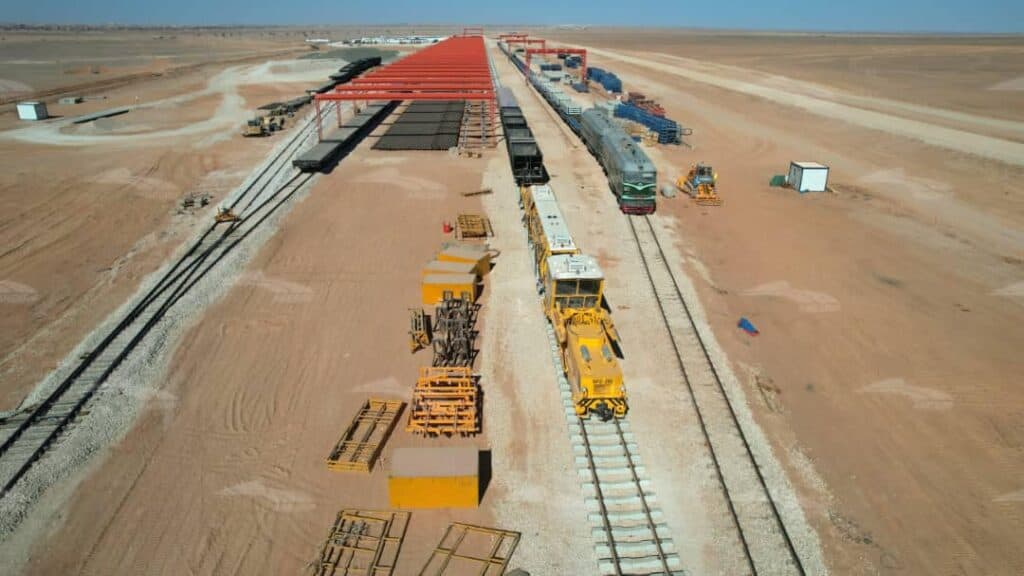 Tebboune lance une ligne ferroviaire géante de 950 km Tebboune lance une ligne ferroviaire géante de 950 km