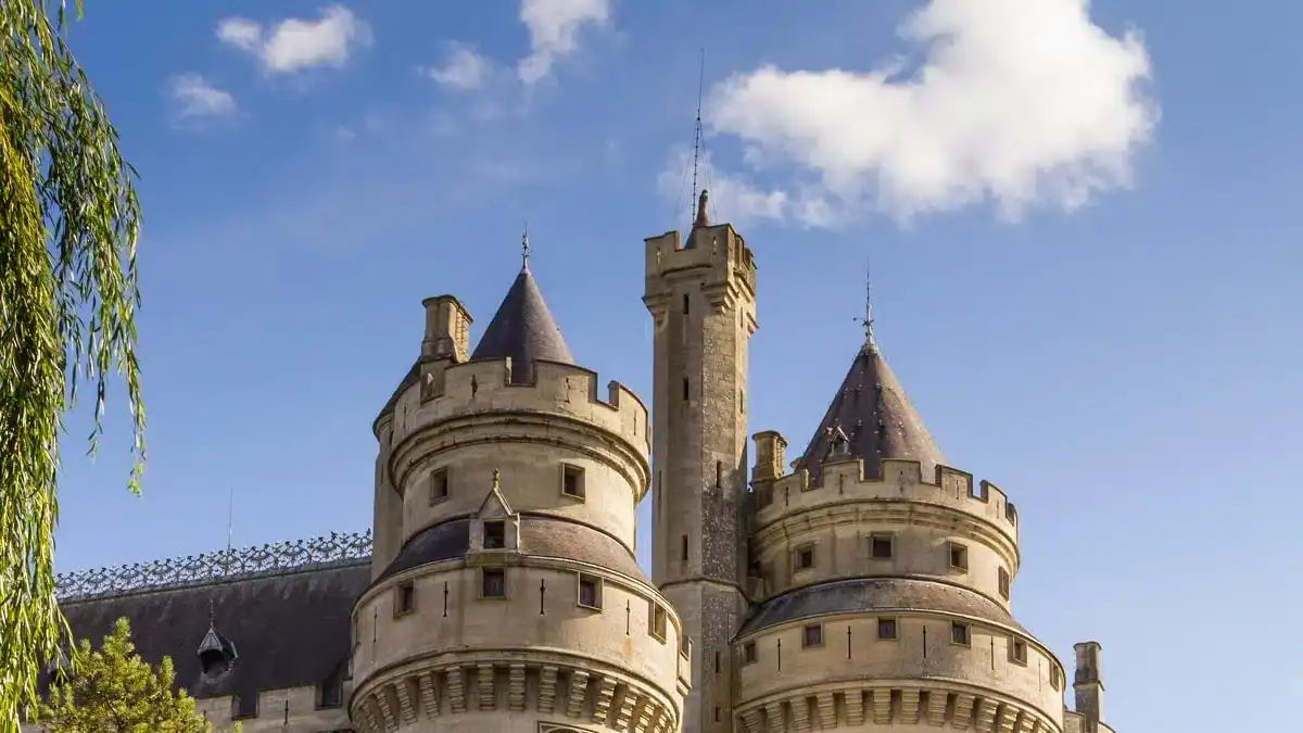 Majesté en solde : Château français de Mohammed VI à vendre ! Majesté en solde : Château français de Mohammed VI à vendre !