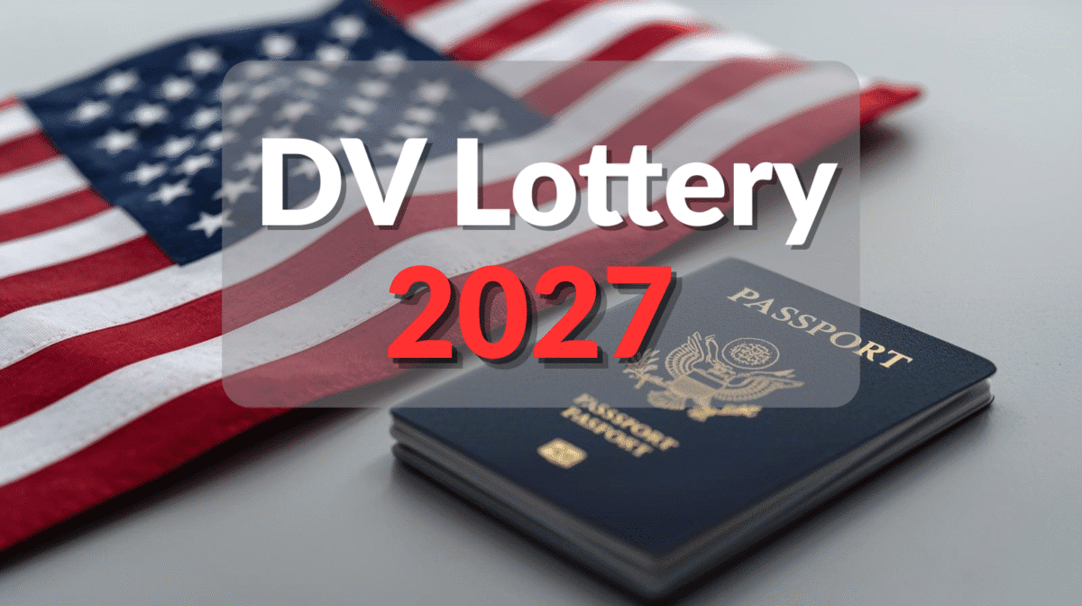 DV Lottery 2027 : découvrez les nouvelles règles étonnantes ! Passeport et drapeau américain pour la loterie DV 2027.