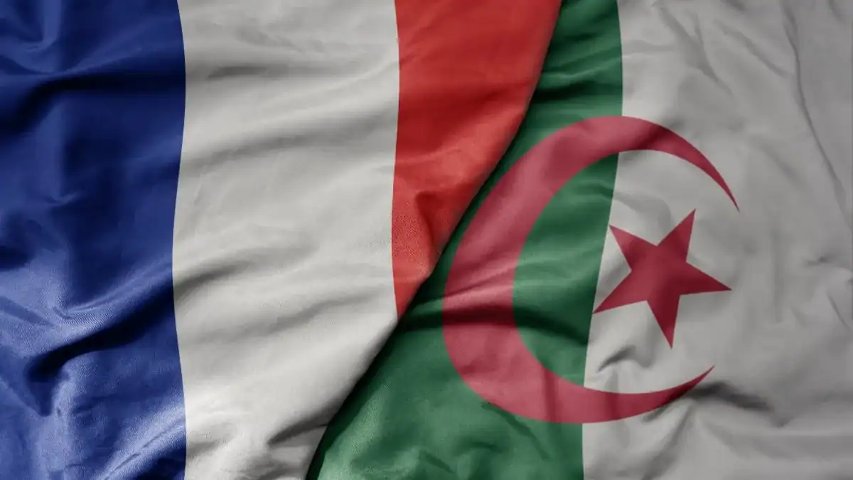 Expulsions d'Algériens : reprise des documents consulaires Expulsions d'Algériens : reprise des documents consulaires