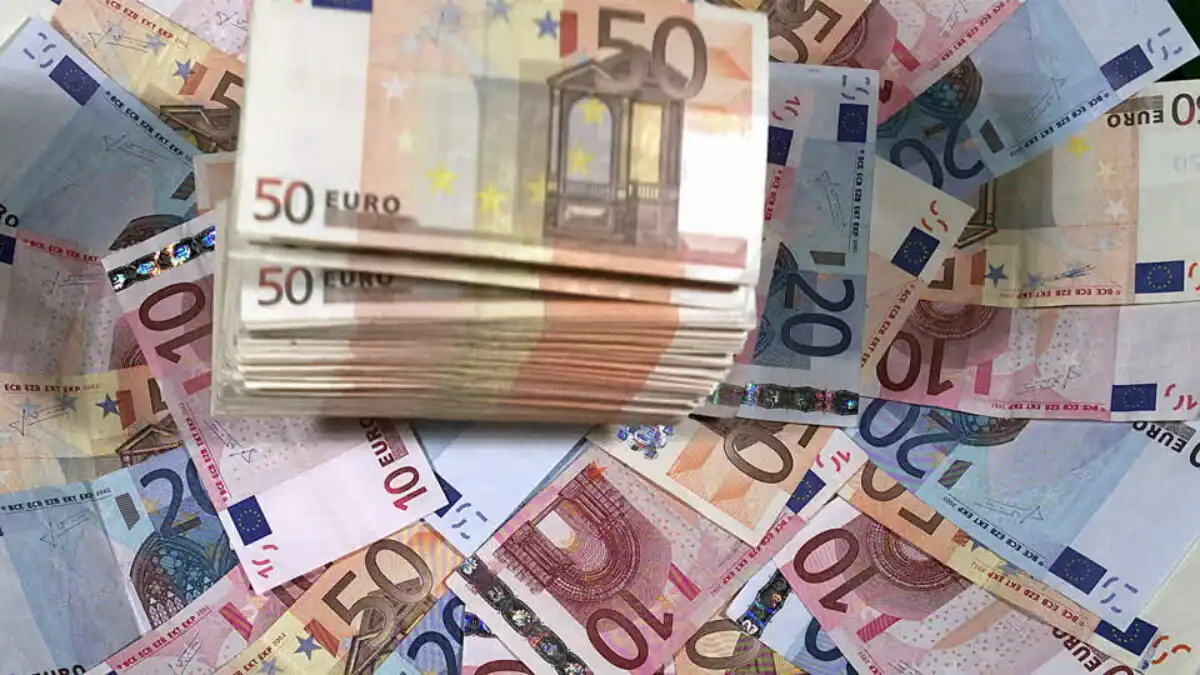 Découverte étonnante : 5 500 euros dissimulés à Alger ! Découverte étonnante : 5 500 euros dissimulés à Alger !