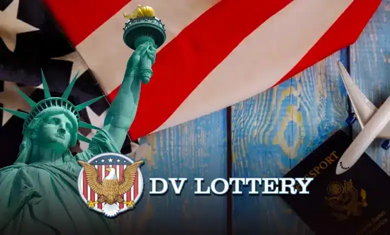 DV Lottery 2027 : découvrez les nouvelles règles étonnantes ! Image de la Statue de la Liberté avec drapeau américain et logo DV Lottery.