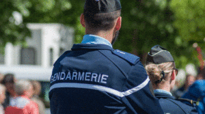 Un gendarme algérien raconte les insultes qui choquent Un gendarme algérien raconte les insultes qui choquent