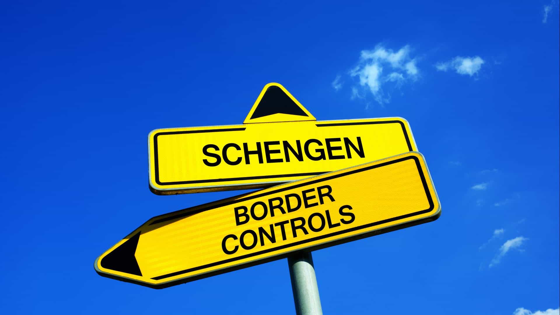Europe 2026 : nouveaux contrôles aux frontières en Schengen Panneaux de signalisation pour contrôles aux frontières Schengen.