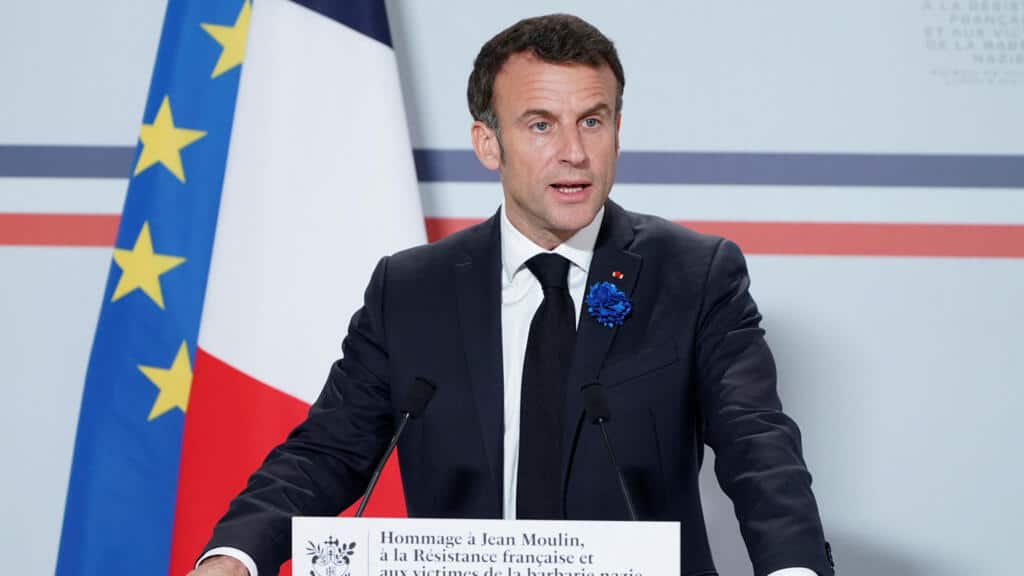 Hommage de Macron à Zeroual : un geste fort envers l'Algérie Hommage de Macron à Zeroual : un geste fort envers l'Algérie