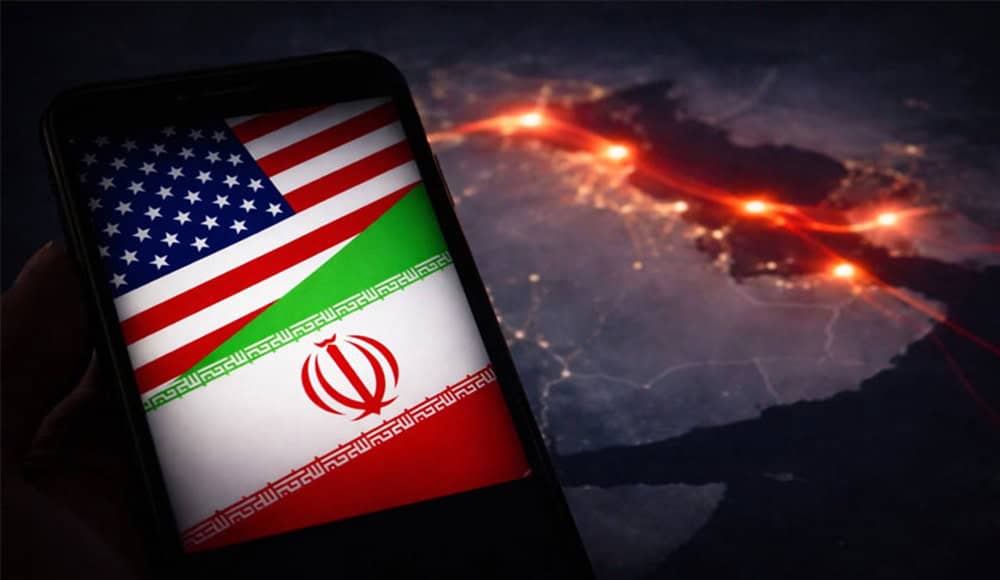 Téléphone affichant le drapeau iranien et américain, avec une carte du Moyen-Orient en arrière-plan.