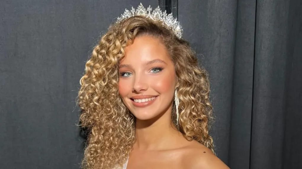 Sabah Aib, candidate Miss Nord-Pas-de-Calais, en lice pour Miss France 2025.