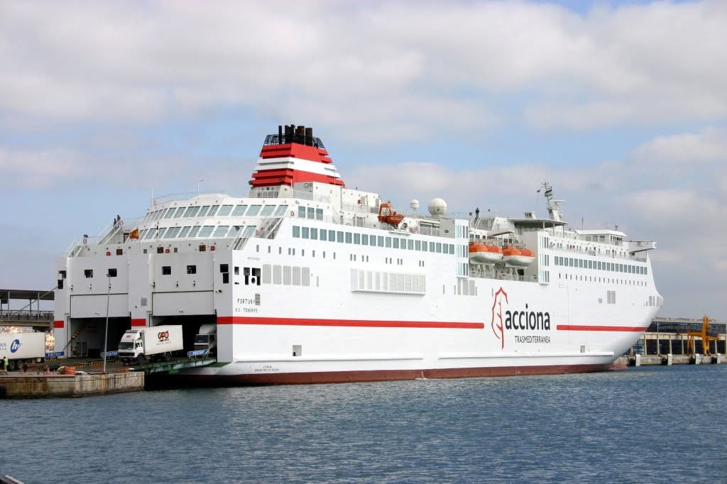 Trasmediterránea impose de nouvelles restrictions pour le transport de bagages vers l’Algérie Ferry Transmediterránea prêt à partir vers l'Algérie.