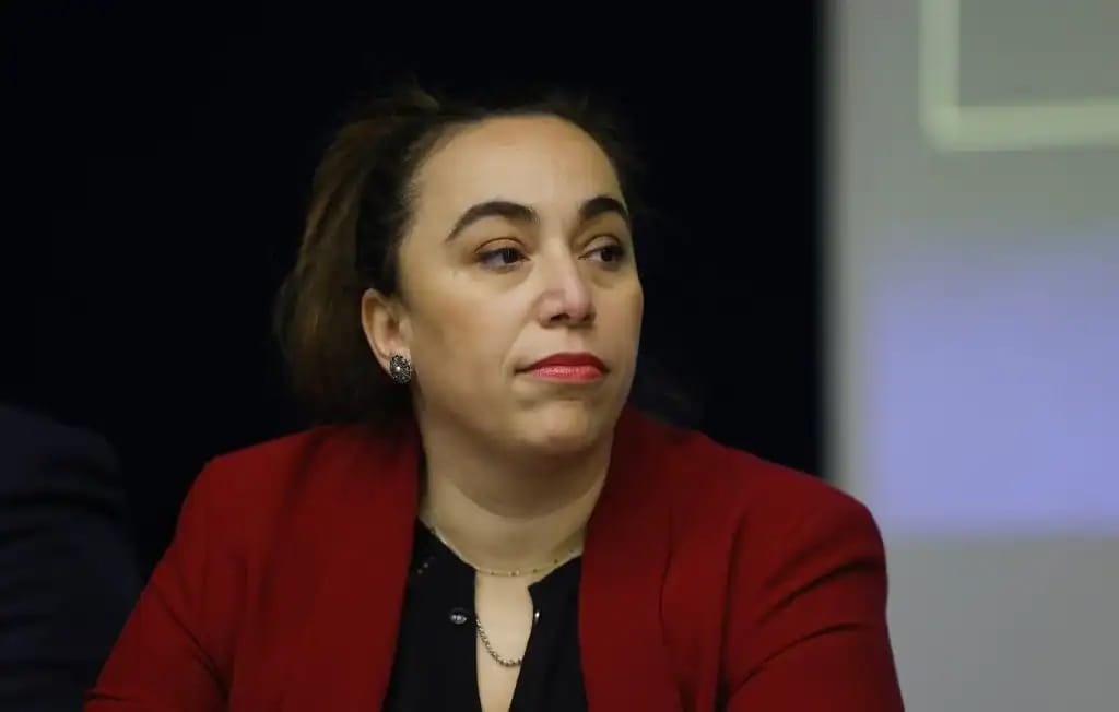 Sabrina Sebaihi répond à Robert Ménard sur l'Algérie.