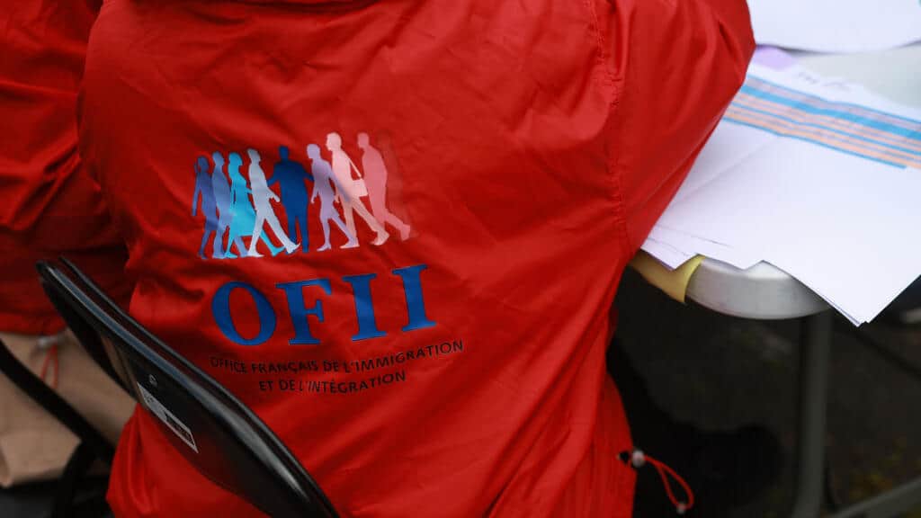 Agent de l'OFII en formation pour le regroupement familial en France.