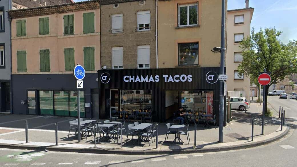 Restaurant Chamas Tacos avec terrasse en plein air à Lyon.