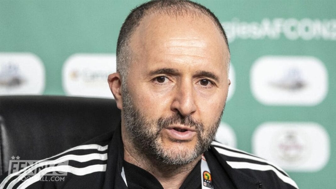 L'entraîneur de football lors d'une conférence de presse à Maghrebactu.