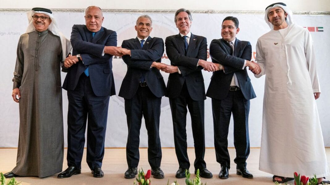 L’Egypte, le Maroc et Israël encore plus proches. Cinq dirigeants de pays du Moyen-Orient lors d'une réunion diplomatique.