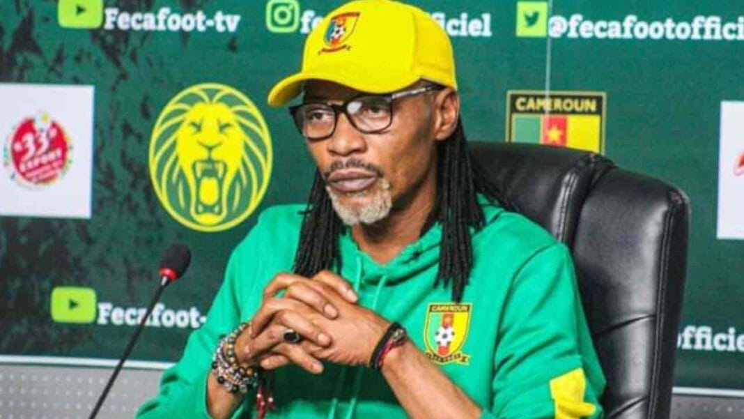 Rigobert Song, entraîneur du Cameroun lors d'une conférence de presse.