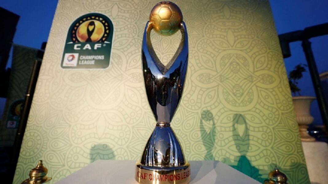 Trophée de la Ligue des Champions de la CAF exposé au Maroc.