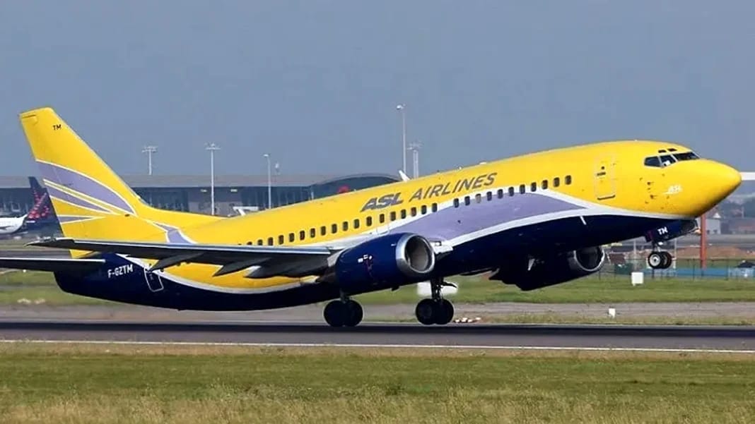 Vols vers Algérie: retour imminent de cette liaison Avion jaune d'ASL Airlines en atterrissage sur piste d'aéroport.