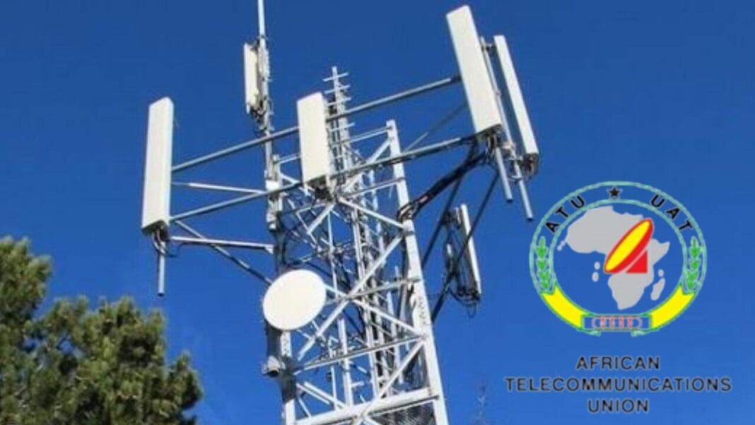 Tour de télécommunications avec antennes 4G et 5G en Algérie.
