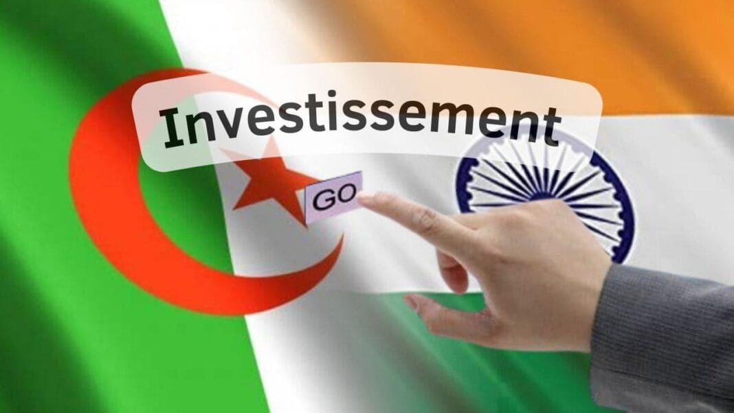 Main pointant vers le mot Investissement avec drapeau indien et algérien.